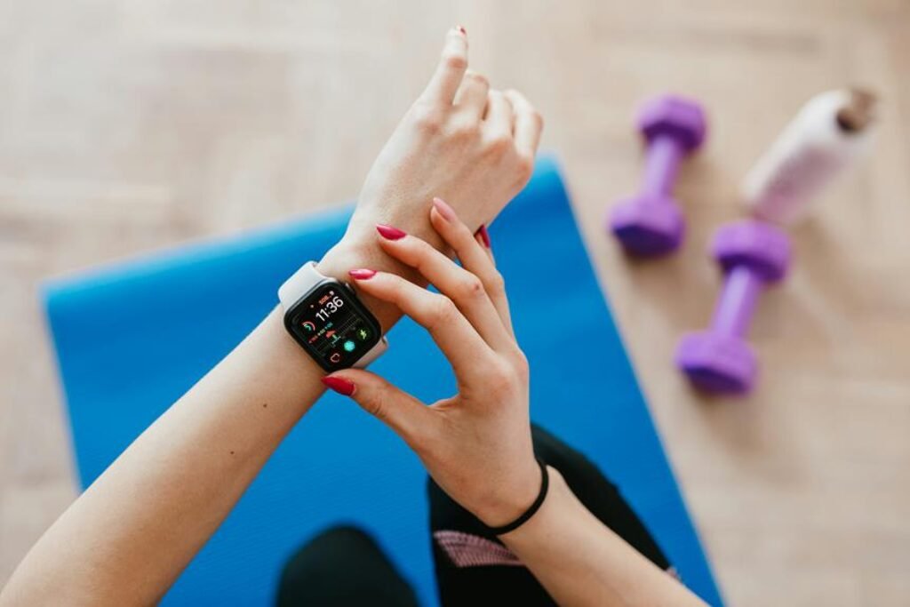 How Do Fitness Trackers Help You Stay on Track? How Do Fitness Trackers Help You Stay on Track?